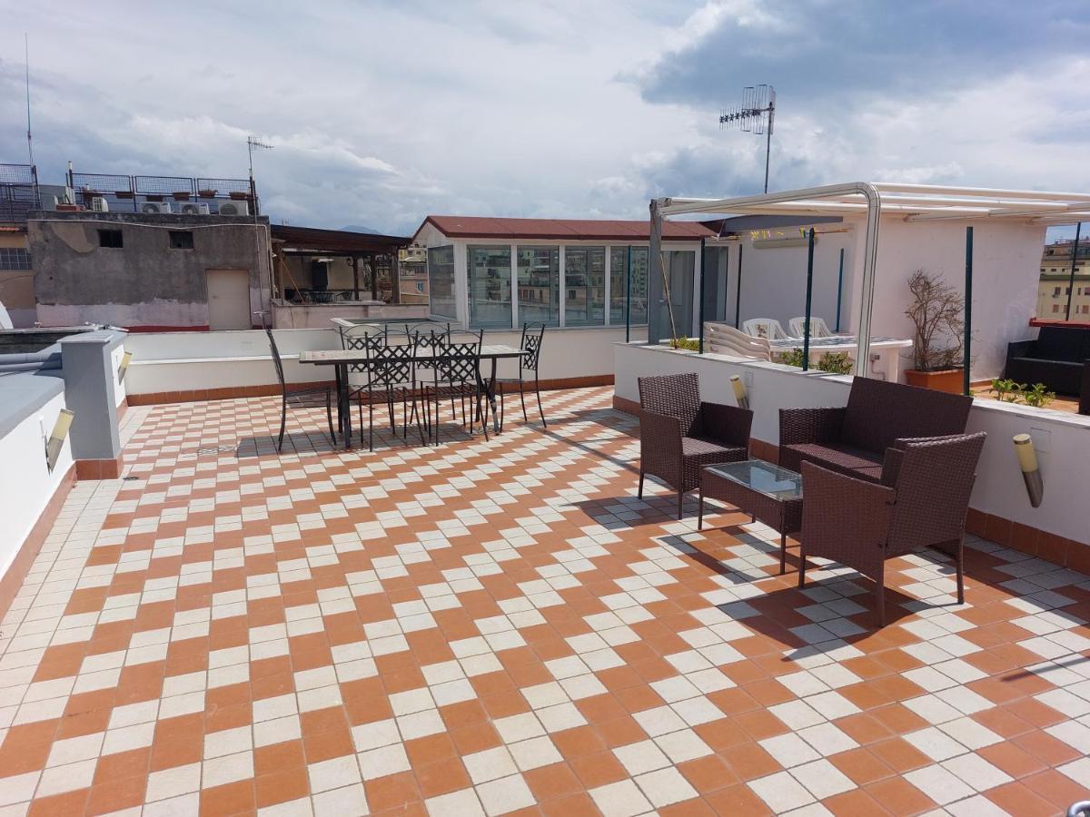 Raggio Di Sole Apartment Naples Luaran gambar