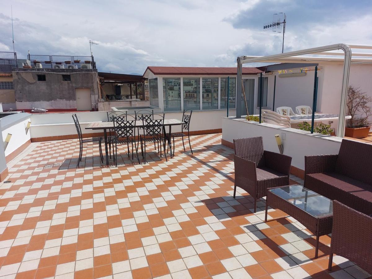 Raggio Di Sole Apartment Naples Luaran gambar